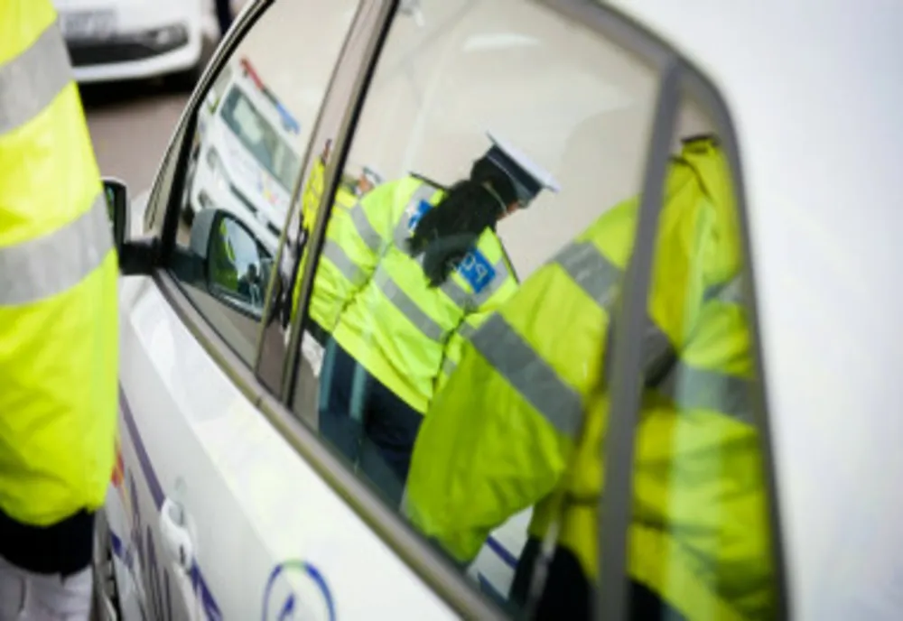 Tânăr din Dâmbovița, fără permis de conducere, prins la volan de polițiștii prahoveni