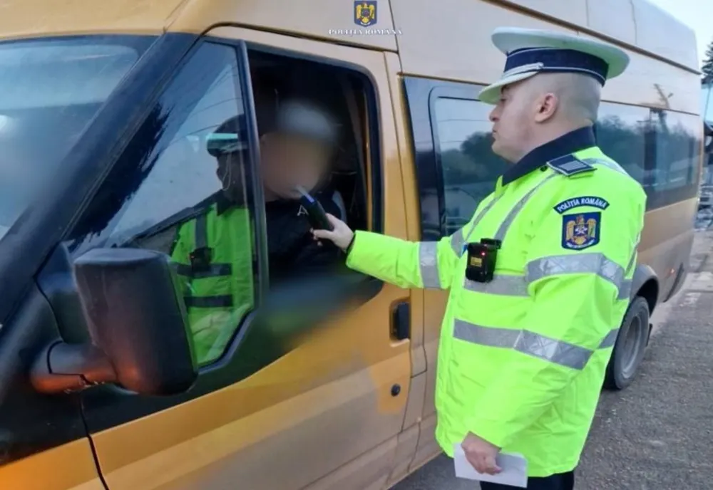 Dâmboviţa. Şoferul unui microbuz şcolar, prins beat criță la volan, în timp ce transporta elevi. Ce alcoolemie avea bărbatul 