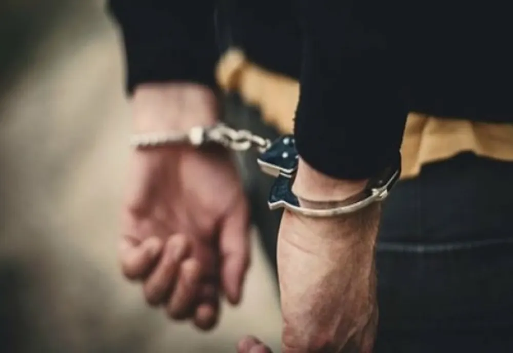 Un tânăr din Dâmbovița a fost reţinut după ce a intrat într-o anexă gospodărească și a furat mai multe bunuri
