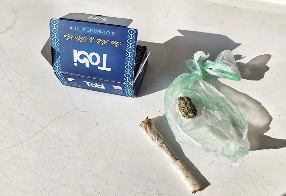 Dâmboviţa. Adolescentă de 17 ani, prinsă de jandarmi că se droga în apropierea unui liceu din Târgoviște
