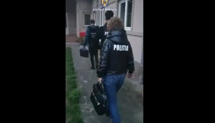 perchezitii_large