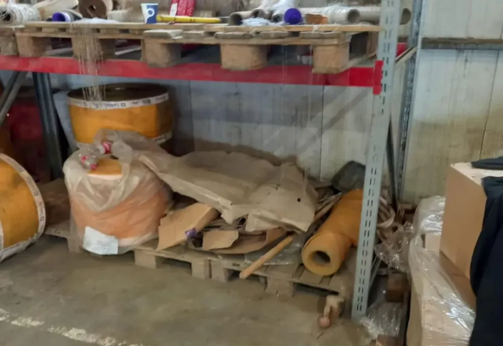 Dâmboviţa. Amendă în valoare de 20000 lei și activitatea suspendată, pentru un depozit unde se comercializa produse alimentare de origine nonanimală