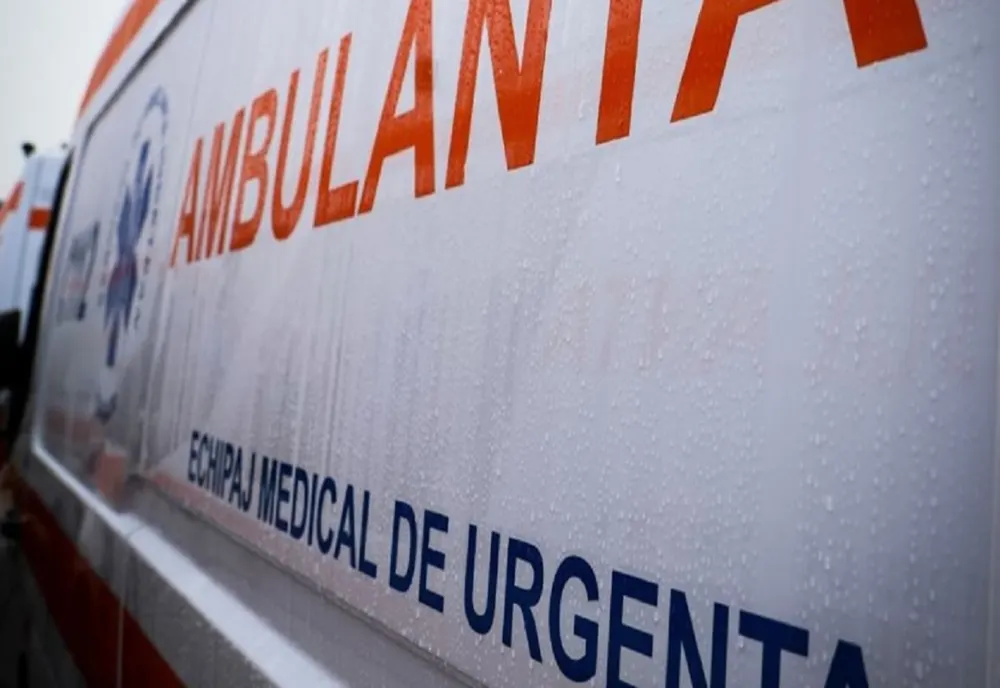 Două autoturisme au intrat în coliziune pe Valea Dâmboviței. O persoană a primit îngrijiri medicale