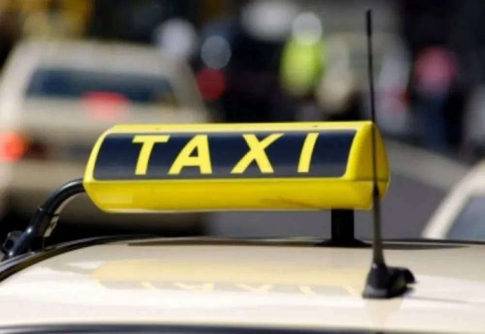 Dâmbovița. Taximetrist prins beat și fără centură de siguranță în trafic