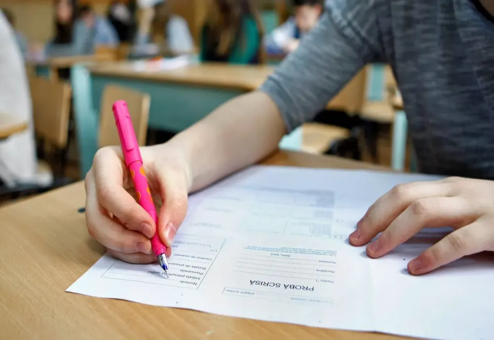 Sesiunea specială a Bacalaureatului continuă cu evaluarea competenţelor lingvistice de comunicare orală la limba română