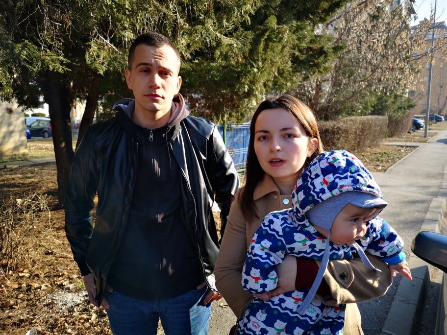 bebelus lovit profesoara