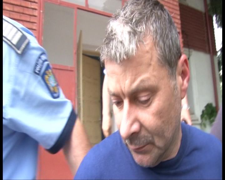 Barbat injunghiat de fiu.00_08_22_07.Still006