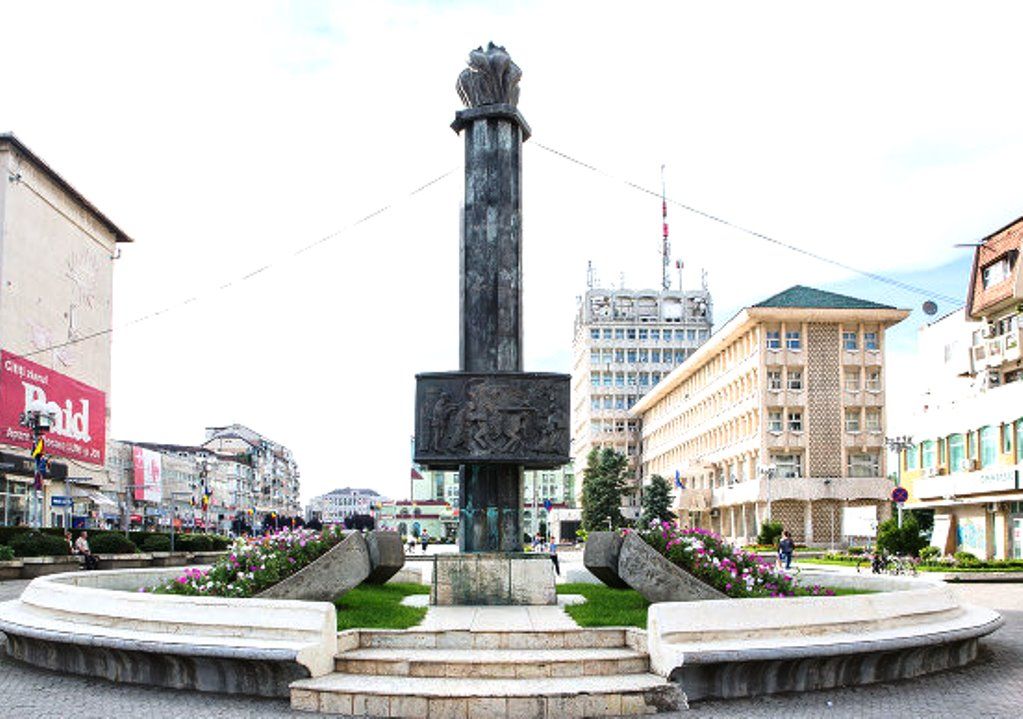 imagine-cu-monumentul-eroilor-din-targoviste-judetul-dambovita