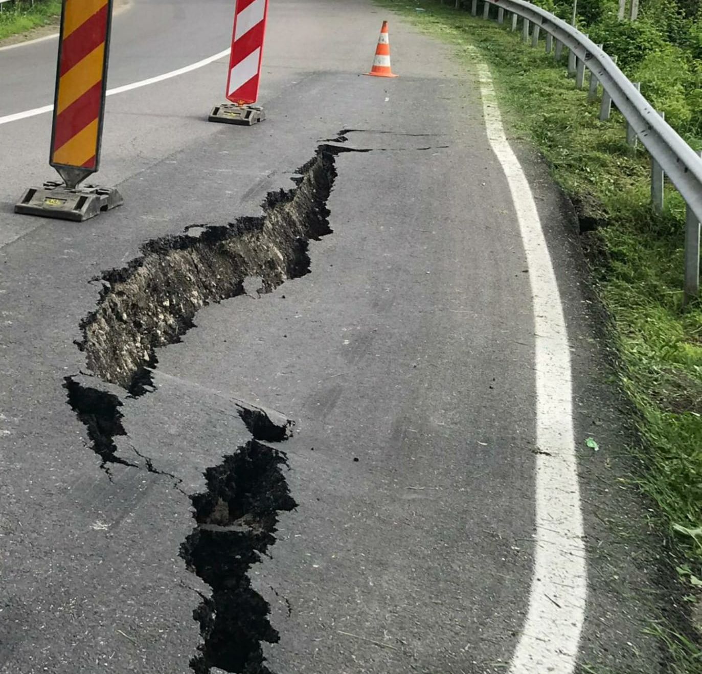 40406b8a-e79a-40d5-8584-f85c593caef1