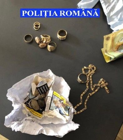 bijuterii-bani-393x450