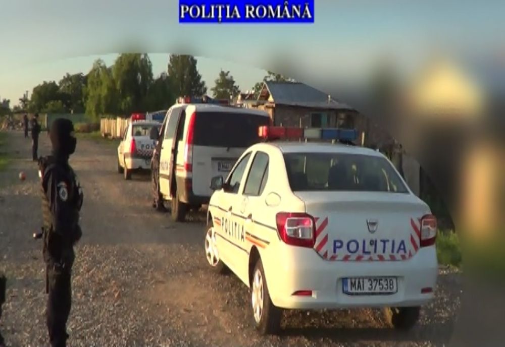  Percheziții la persoane bănuite că au furat din mai multe apartamente din Ploiești. Acestea pătrundeau prin escaladare