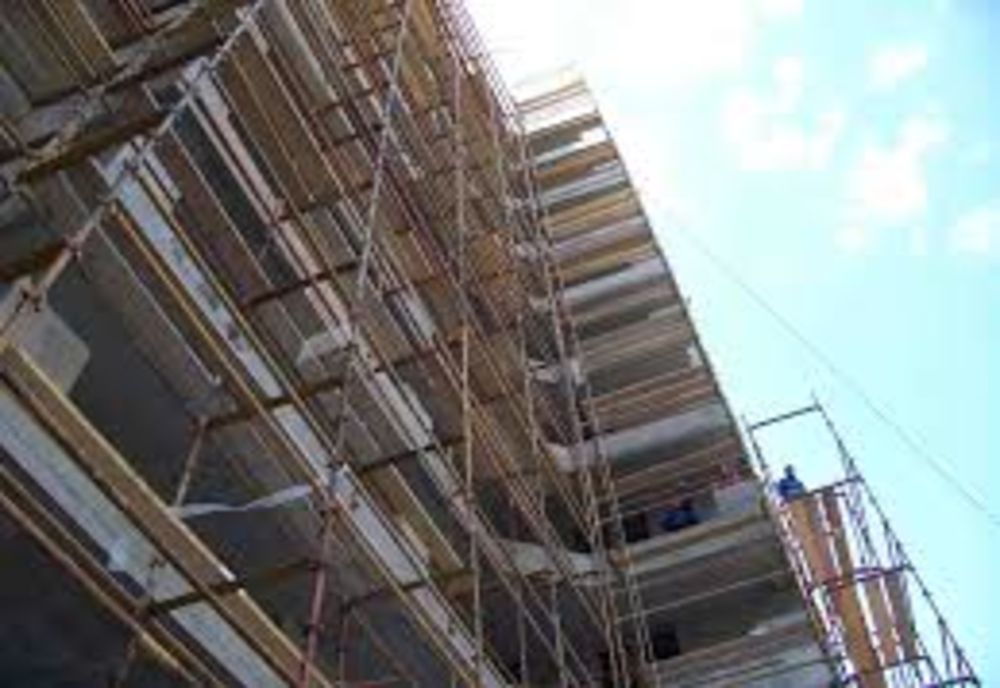 Muncitor de 38 de ani căzut de pe o schelă, la Târgoviște