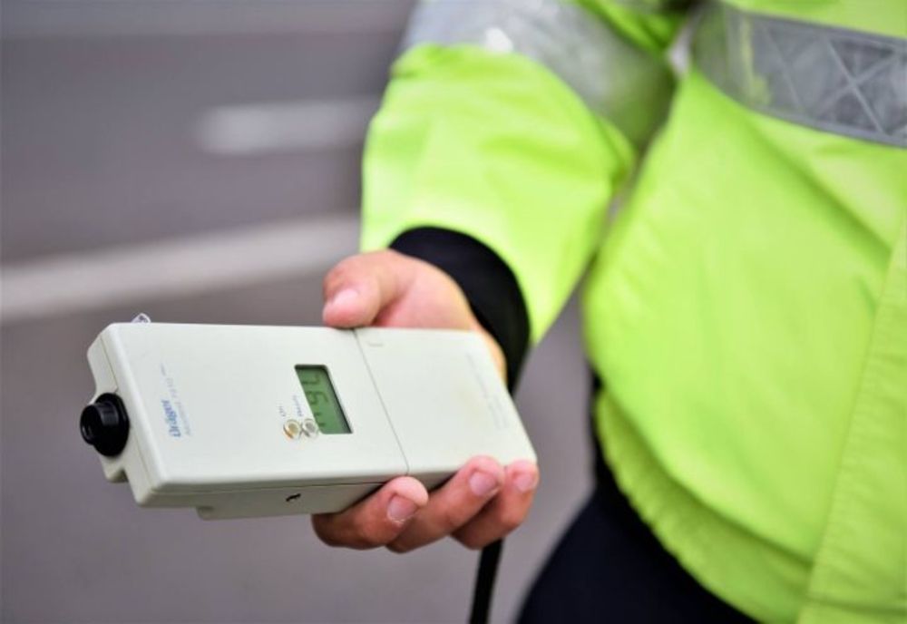 Mai mult decât sub influența alcoolului, la volan. Alcoolemie record... pentru o femeie