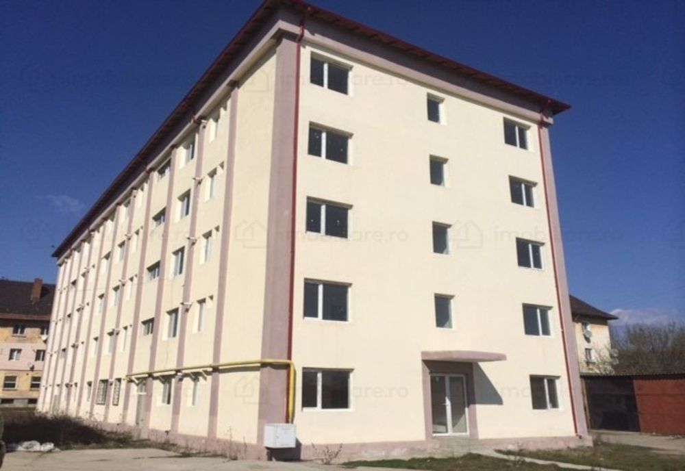 Bărbat de 42 de ani găsit decedat, în scara blocului