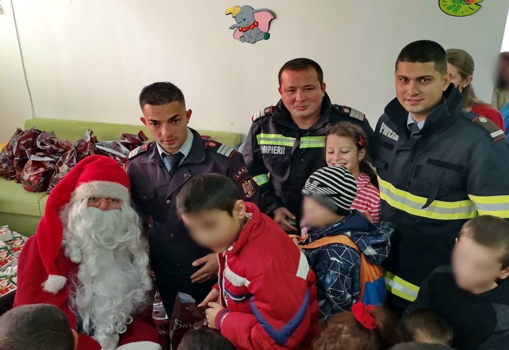 Datorită pompierilor dâmbovițeni, 91 de copii cu handicap au zâmbit din nou