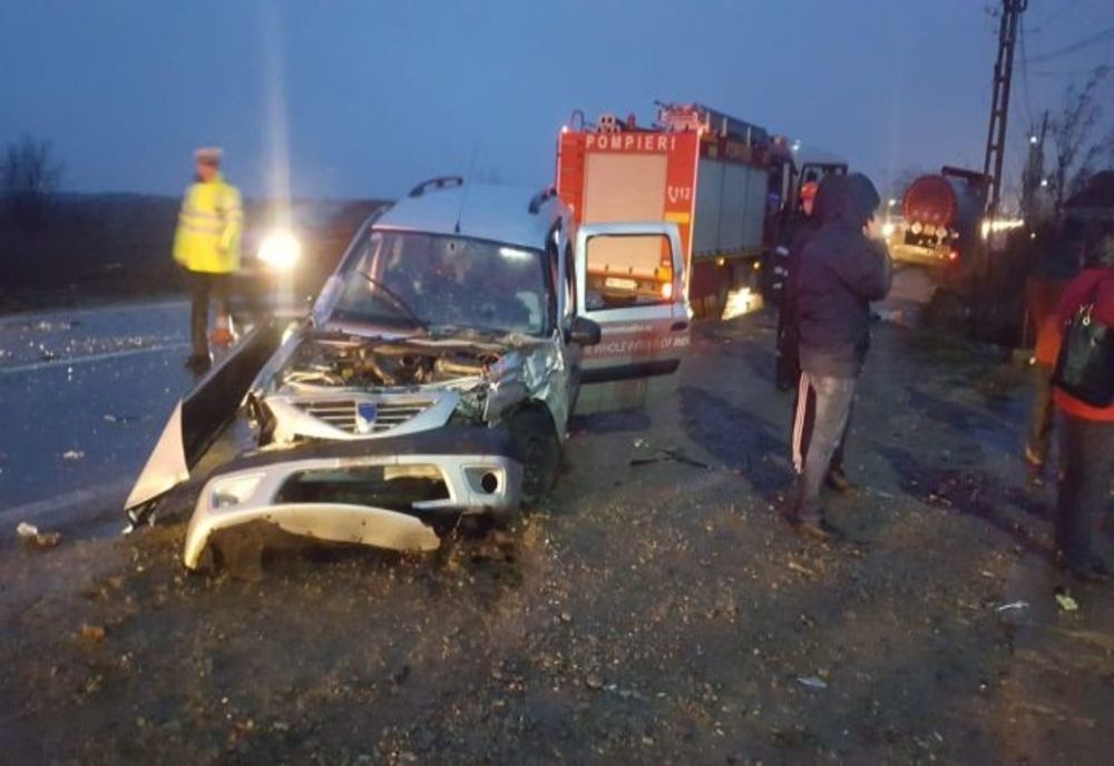 FOTO Accident grav în Prahova, la Brătăşanca între o cisternă şi două autoturisme! Trei persoane transportate la spital