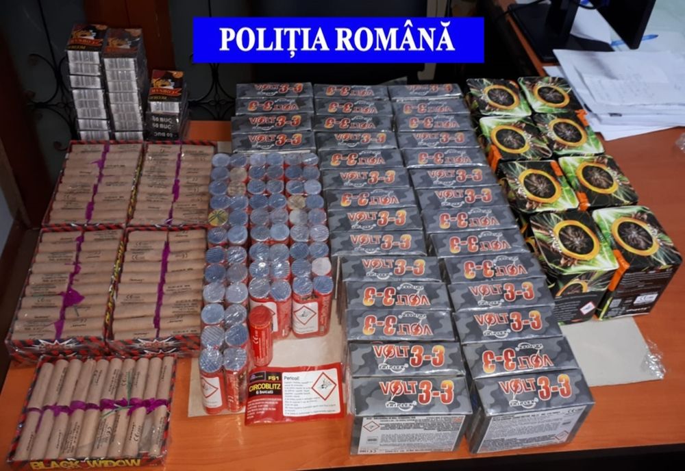 Peste 6000 de articole pirotehnice confiscate de polițiștii dâmbovițeni