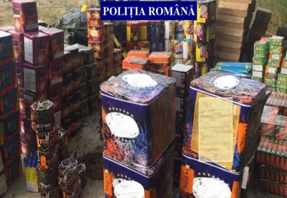 Impresionant! 64 de tone de articole pirotehnice confiscate de polițiști