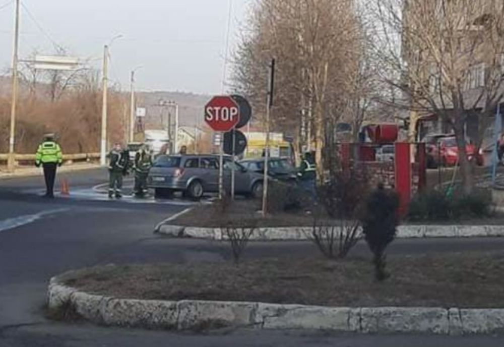 Două persoane rănite în urma unei coliziuni, petrecute la Pucioasa