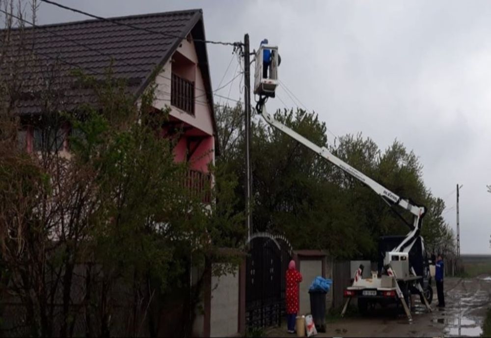 Acțiune de identificare a hoților de curent. Opt proprietari din Gura Ocniței, județul Dâmbovița, sunt acuzați acum de furt