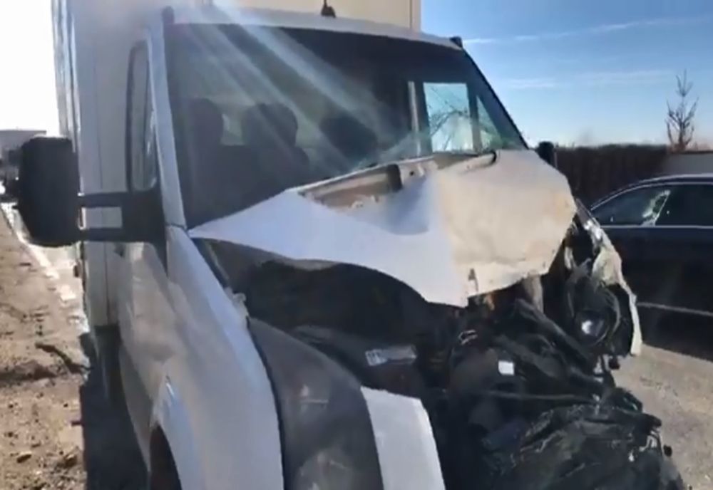 Tamponare violentă între două mașini de mare tonaj, pe DN 72, la Doicești. Trafic dificil în zonă