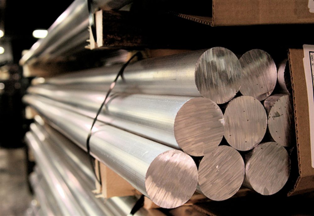 Peste 500 de kg de aluminiu confiscat de polițiștii dâmbovițeni, după ce au oprit în trafic o mașină încărcată cu aceste metal