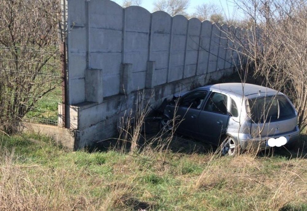 Impact violent. Două persoane au ajuns la spital, în urma unui accident petrecut pe DN 71