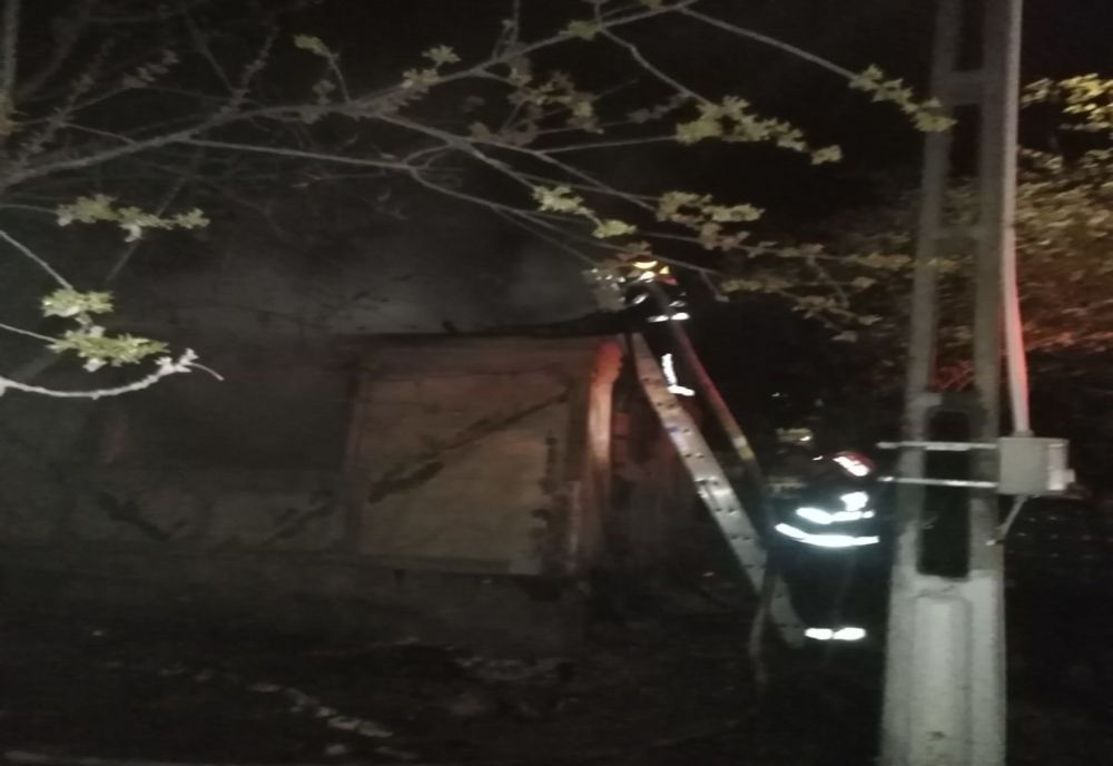 Casă distrusă de flăcări la Tătărani, în Dâmbovița