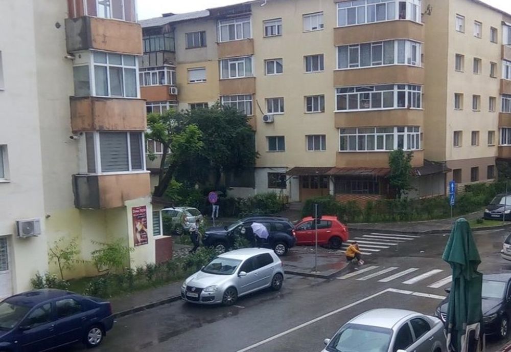 Accident fără victime la Târgoviște. Ignorarea semnelor de circulație provoacă...pagube