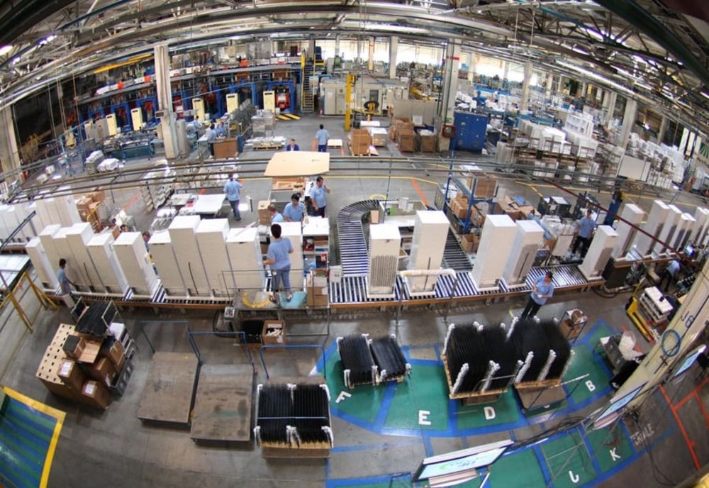 Focar imens de coronavirus la Găești. Încă 31 de cazuri confirmate (66 în total) la salariații Arctic. Sute de persoane trimise în izolare