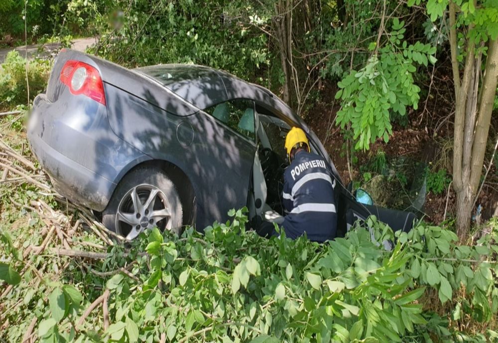 Foto| Accident spectaculos pe DN 72, la I.L.Caragiale. Două persoane transportate la spital