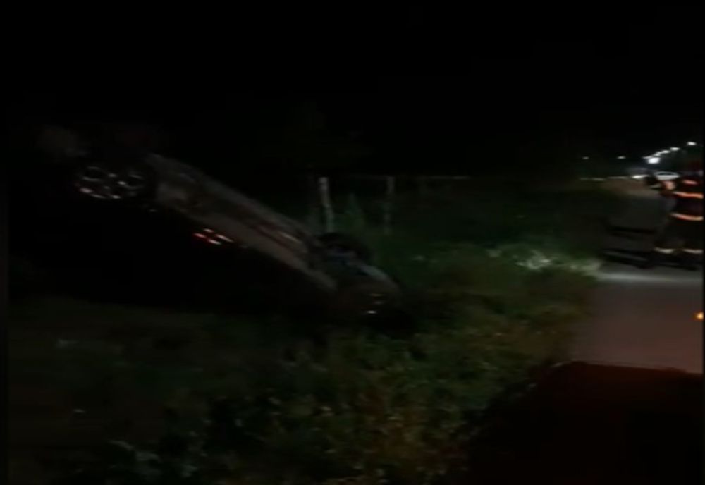 Accident spectaculos la intrarea în Târgoviște. S-a dat cu masina peste cap