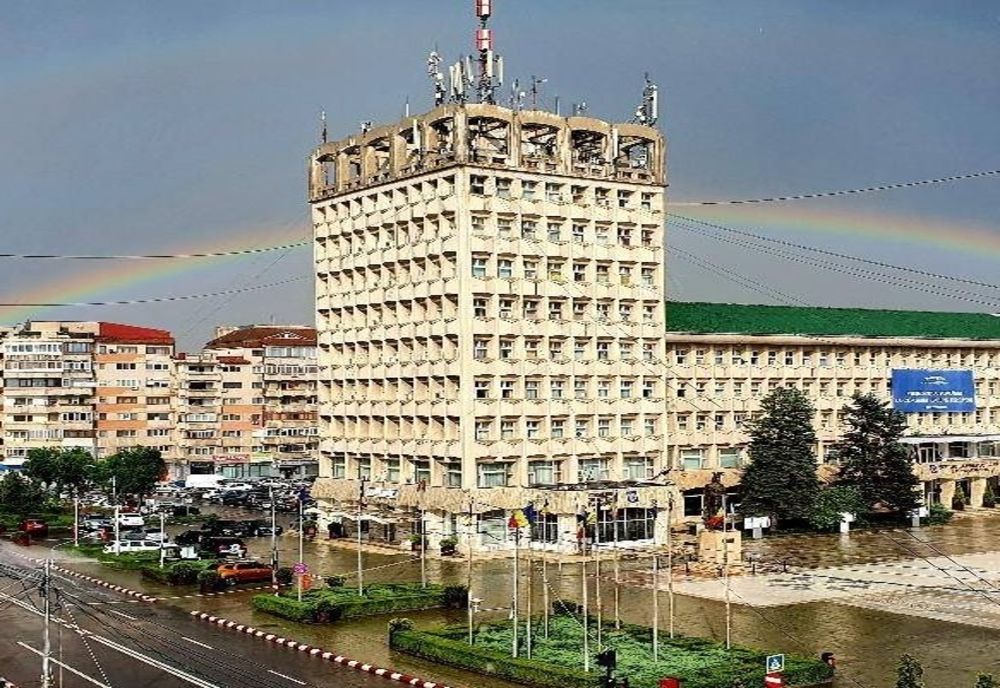 Alertă la Consiliul Județean Dâmbovița, după ce o angajată a instituției a fost diagnosticată cu COVID 19