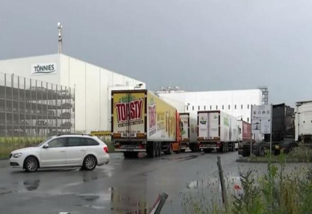 Doi dâmbovițeni, întorși din focarul de coronavirus de la cel mai mare abator din Germania, testați pozitiv cu coronavirus