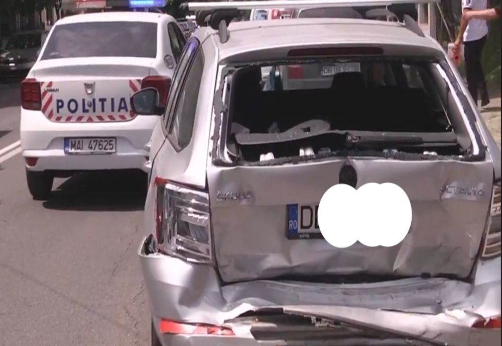 Carambol între trei masini la Târgoviște. O persoană a fost rănită