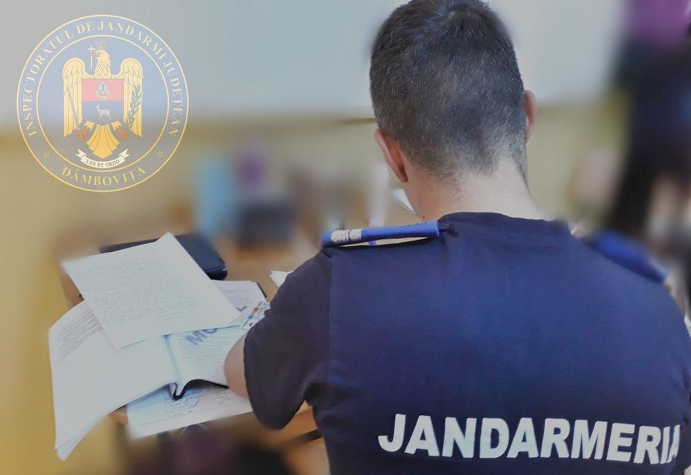 Produse vestimentare contrafăcute, confiscate de jandarmi, la Târgoviște