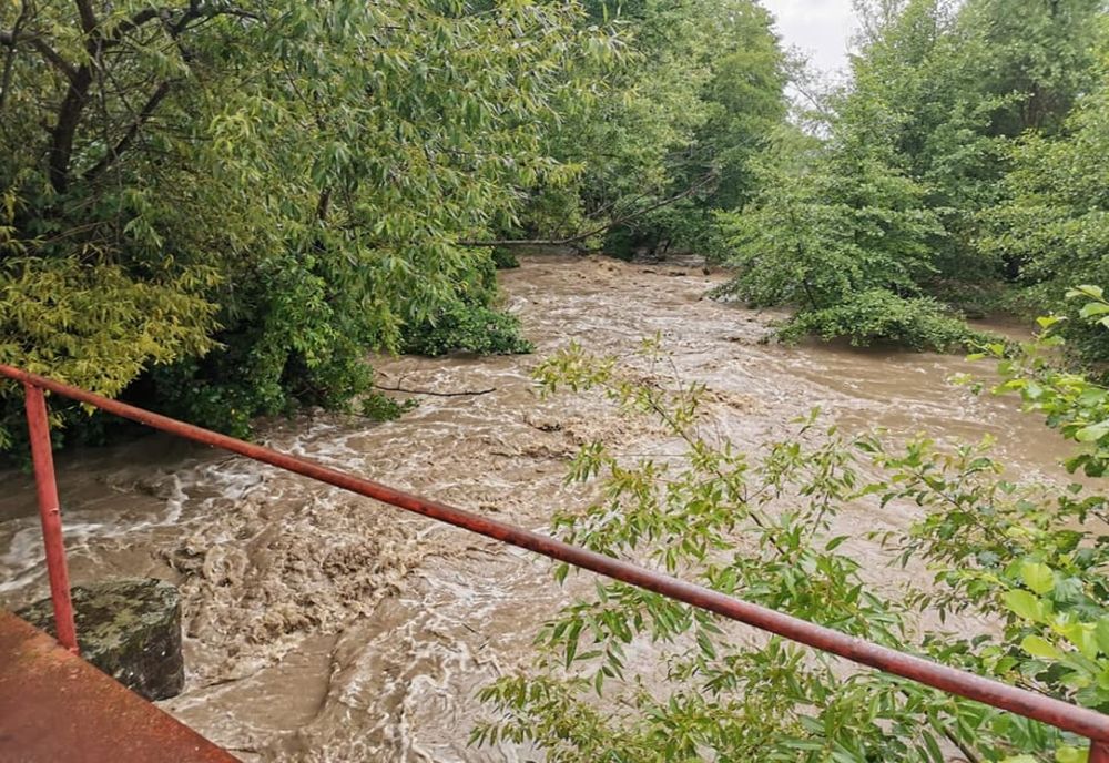 Coduri galbene și portocalii de inundații, în bazinele râurilor Argeș, Dâmbovița si Ialomița