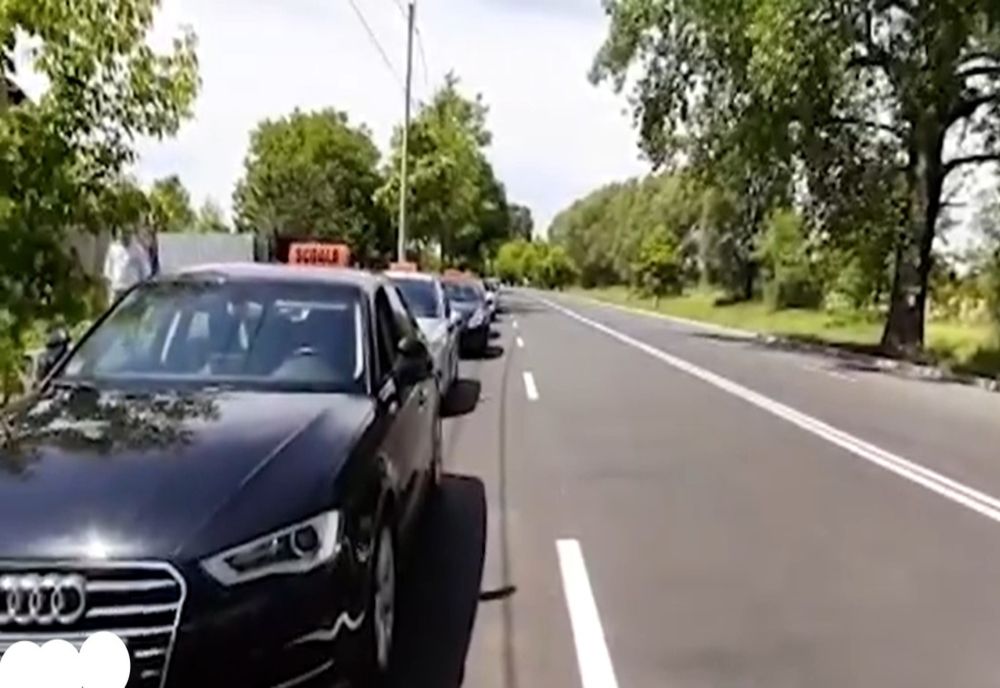 Protest inedit la Târgoviște. Instructorii auto sunt supărați pe...linia continuă