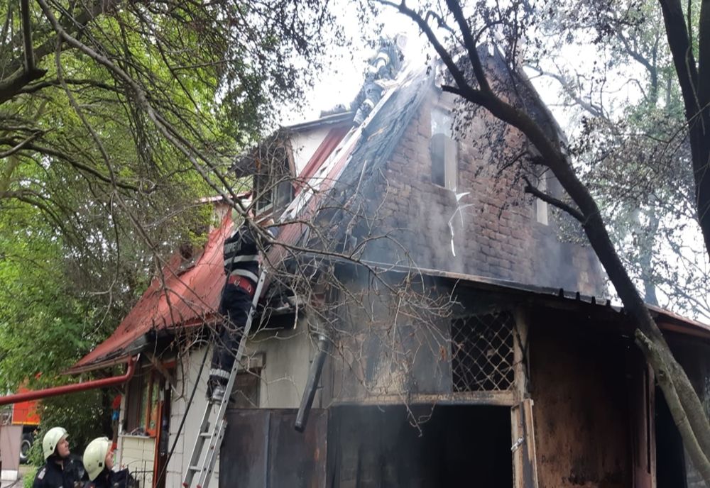 Gospodărie distrusă de flacări la Bolovani, în urma unui scurtcircuit