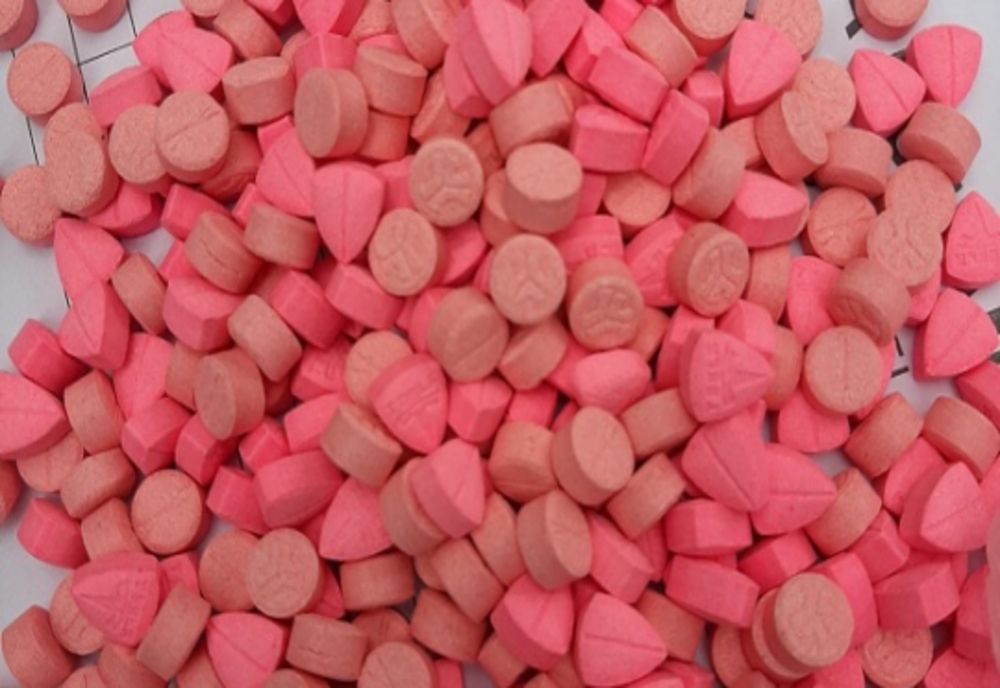 Trei dâmbovițeni au fost reținuți pentru trafic de droguri și braconaj