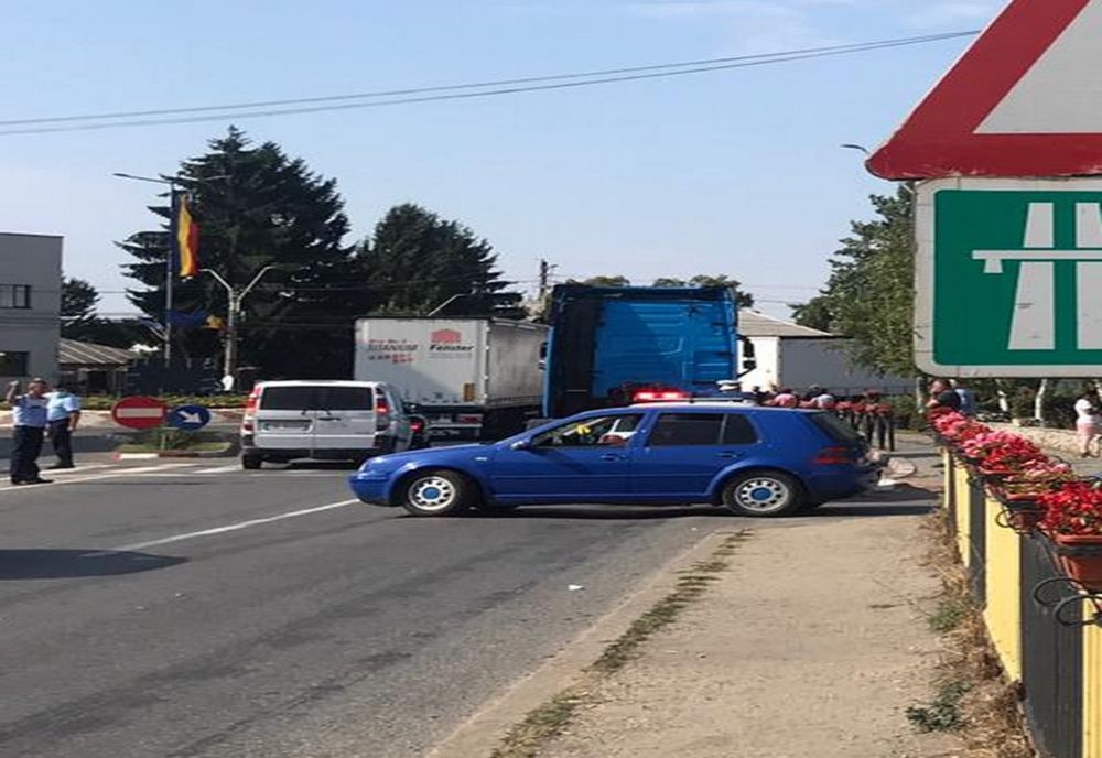 Femeie lovită de un tir pe trecerea de pietoni