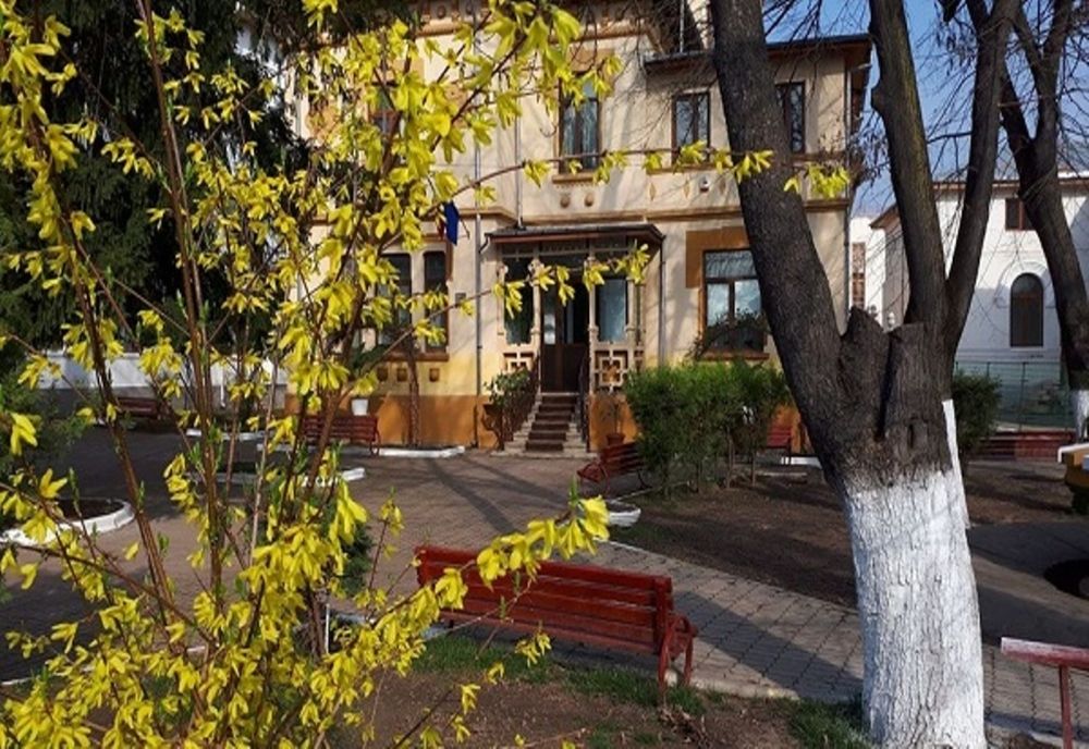 Mai multe unități școlare din Dâmbovița schimbă scenariile de funcționare