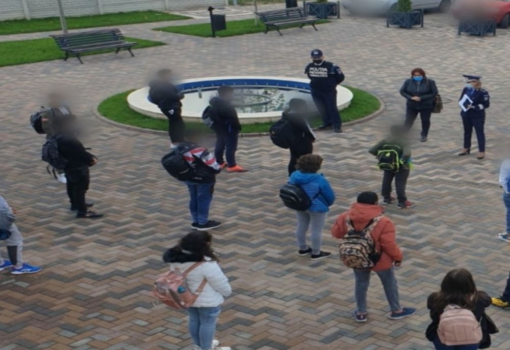 Polițiștii din Dâmbovița au desfășurat activități informative în școli