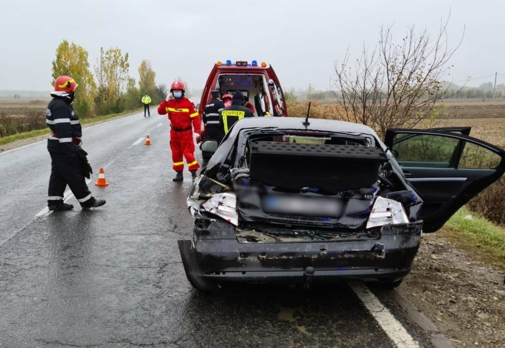 Coliziune între un camion și un autoturism, în Dâmbovița. O persoană a fost rănită