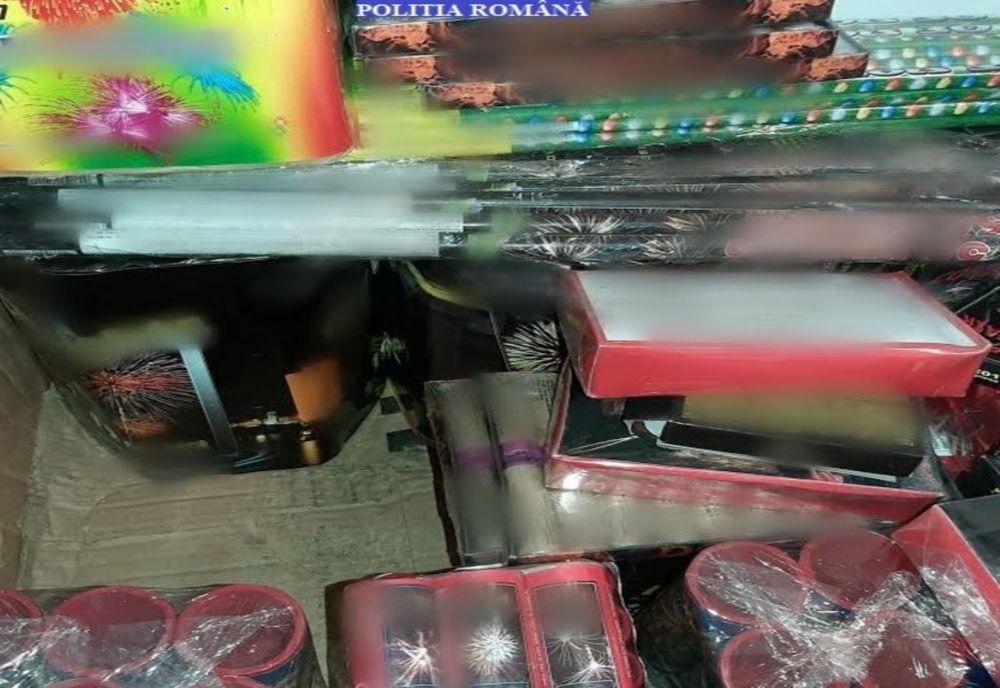 Circa 5.000 de articole pirotehnice, confiscate de polițiști dintr-o piață din Dâmbovița