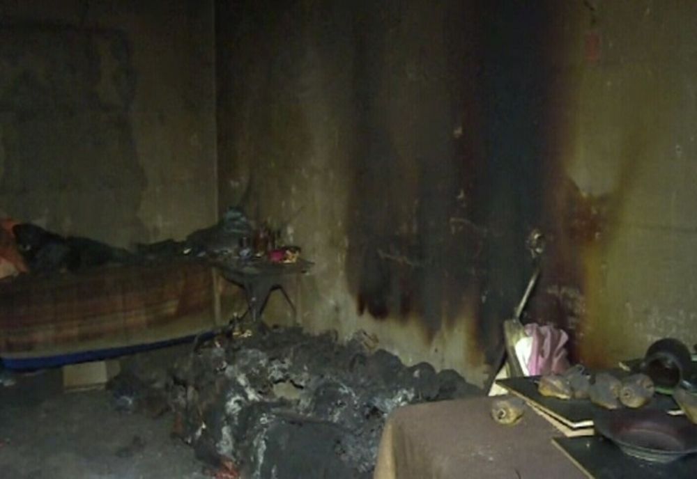 Un tânăr de 22 de ani a murit intoxicat cu fum în camera în care dormea