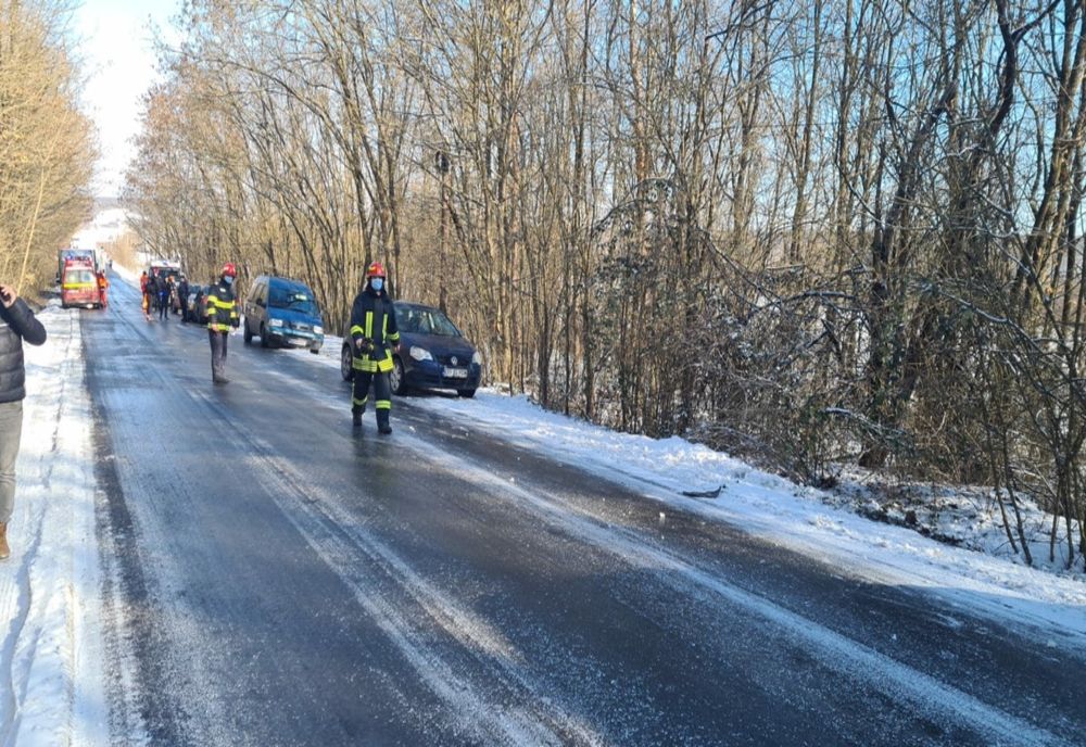 Carambol rutier cu 5 autoturisme implicate, în Dâmbovița