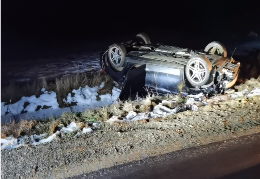 Trei persoane rănite într-un accident rutier, la Petrești