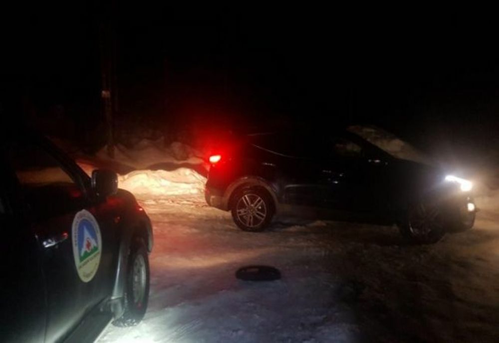 Turişti blocaţi cu maşina, în zona Scropoasa. ajutați de salvamontiști