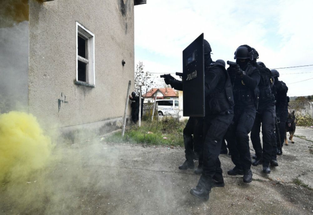 Lăutari acuzați că au primit ajutoare de la stat cu acte false în timpul pandemiei. Percheziții și în Dâmbovița